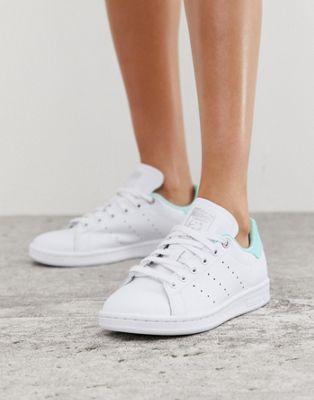 фото Бело-зеленые кроссовки adidas originals stan smith-белый