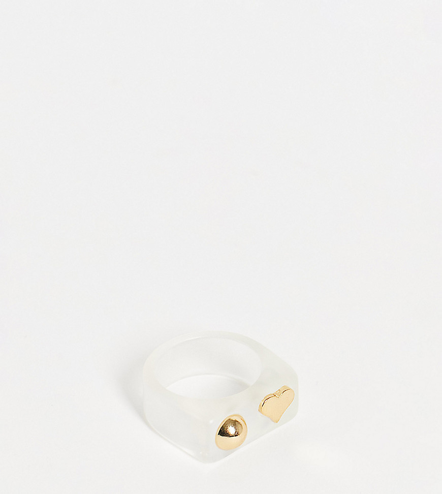 фото Белое пластмассовое кольцо с золотистыми шариком и сердечком designb-белый designb london curve
