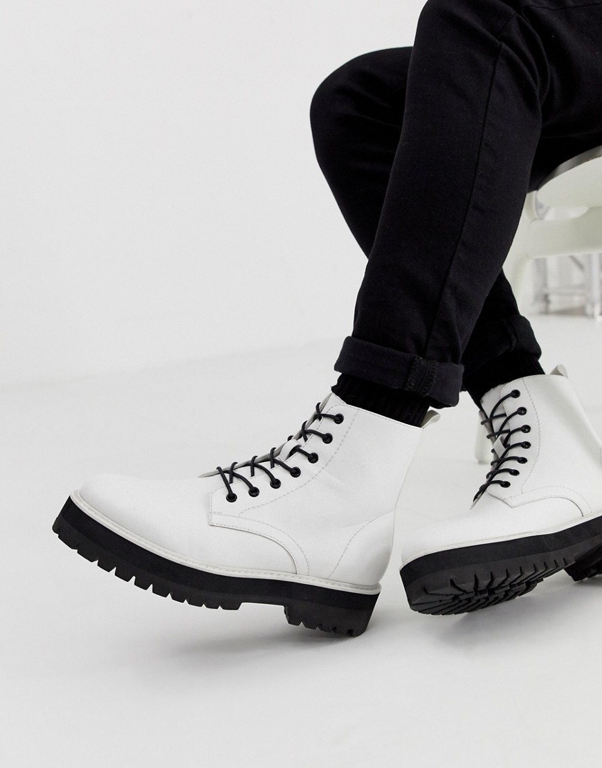 фото Белые ботинки из искусственной кожи на шнуровке и толстой подошве asos design-белый