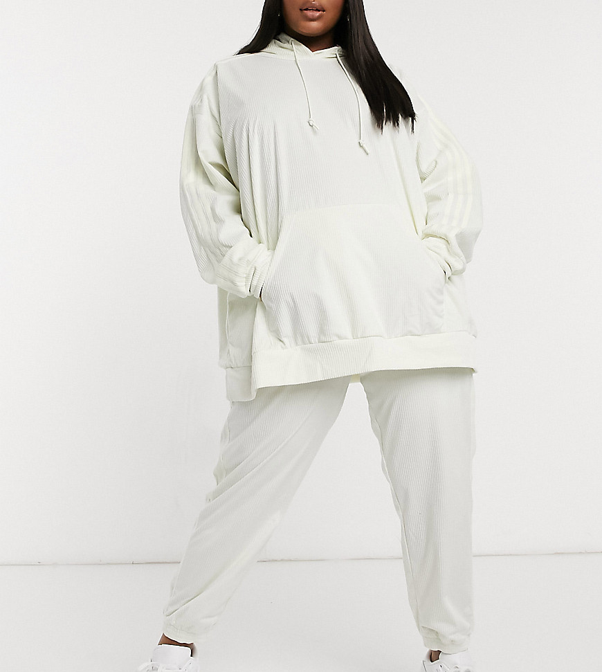 фото Белые джогеры из бархатистого вельвета с манжетами adidas originals plus comfy cords-черный