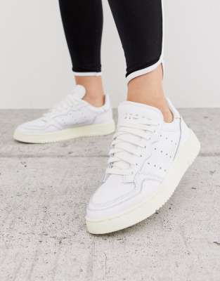 Белые кроссовки adidas Originals Supercourt