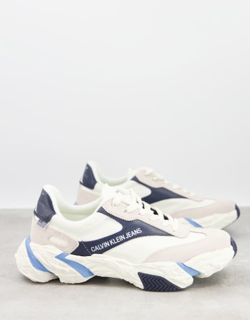 ÐелÑе кÑоÑÑовки c ÑазноÑвеÑнÑми вÑÑавками Calvin Klein Jeans Solaris | ASOS