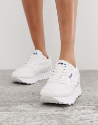 Кроссовки Fila белые кожаные женские