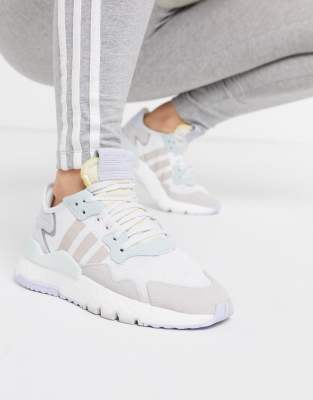 Белые кроссовки с мятными вставками adidas Originals Nite Jogger-Белый adidas Originals купить в Москве 7 990 руб — Артикул: 21207969 — Odevalo4ka.Ru