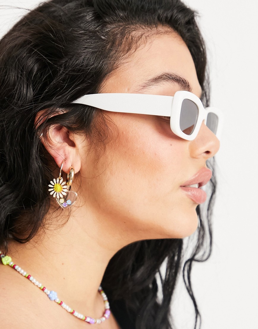 фото Белые солнцезащитные очки в квадратной скошенной оправе asos design-белый