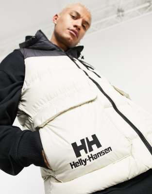 фото Белый дутый жилет helly hansen yu