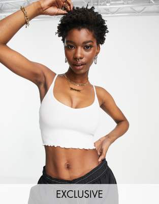 Укороченные топы  Asos Белый короткий бралетт с волнистым краем COLLUSION
