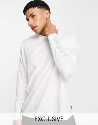 Белый лонгслив с логотипом на рукаве DKNY Sport