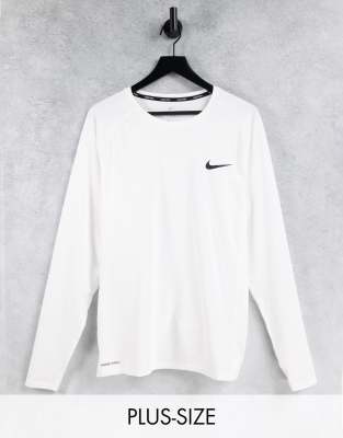 Белый облегающий лонгслив Nike Training Plus