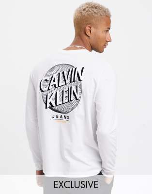 фото Белый oversized-лонгслив с принтом calvin klein jeans эксклюзивно для asos