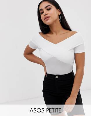 фото Белый приталенный топ с открытыми плечами asos design petite asos petite