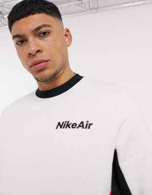 фото Белый с красным свитшот с круглым вырезом nike air