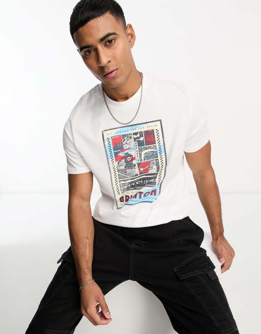 Ben Sherman – Biały T-shirt z krótkim rękawem i nadrukiem znaczka pocztowego z pociągiem
