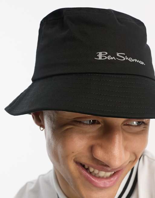 Ben Sherman – Czarny nylonowy kapelusz typu bucket z logo, 3 z 4