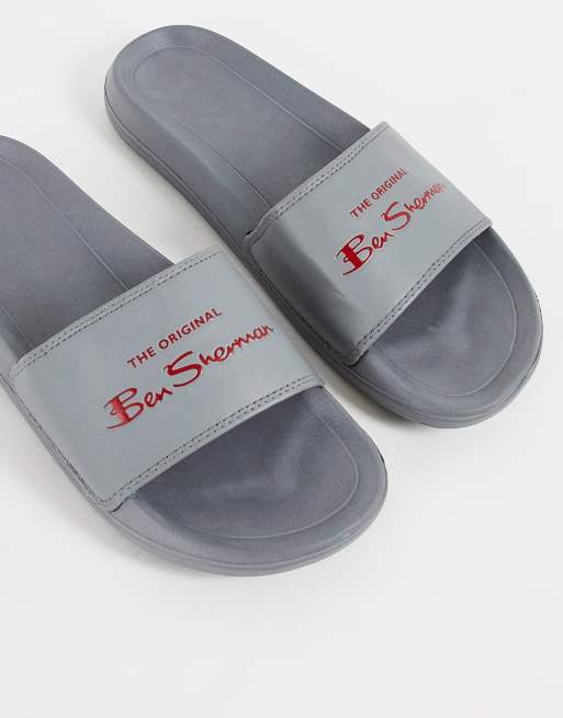 Ben Sherman – Grå tofflor med logga