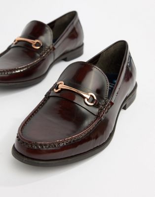 Ben Sherman - Hoogschijnende loafers in donkerrood met metalen staaf