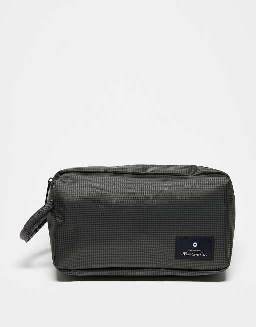 Ben Sherman Starr washbag in check print