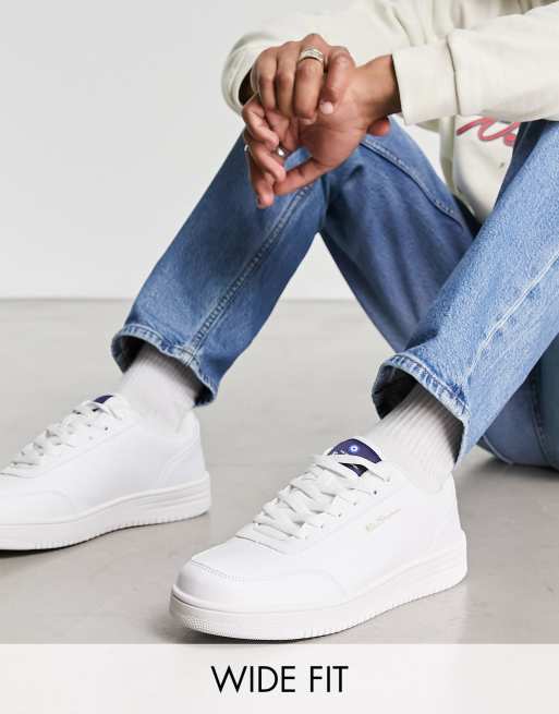 Ben Sherman – Vita sneakers i läderimitation med flatformsula och bred passform