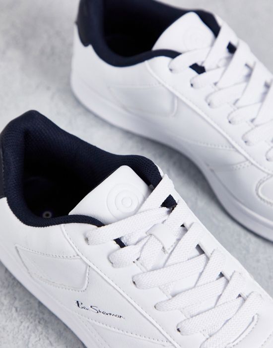 https://images.asos-media.com/products/ben-sherman-wide-fit-minimal-lace-up-sneakers-in-white/200863416-4?$n_550w$&wid=550&fit=constrain