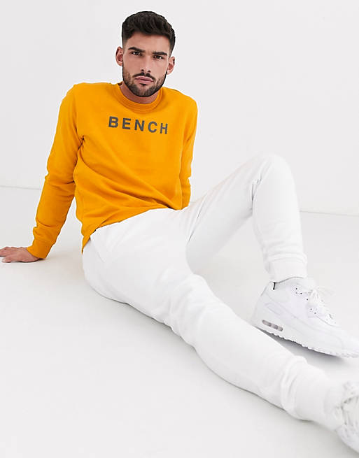 Bench – Oversize-Sweatshirt mit Vintage-Schriftzug in Goldgelb | ASOS