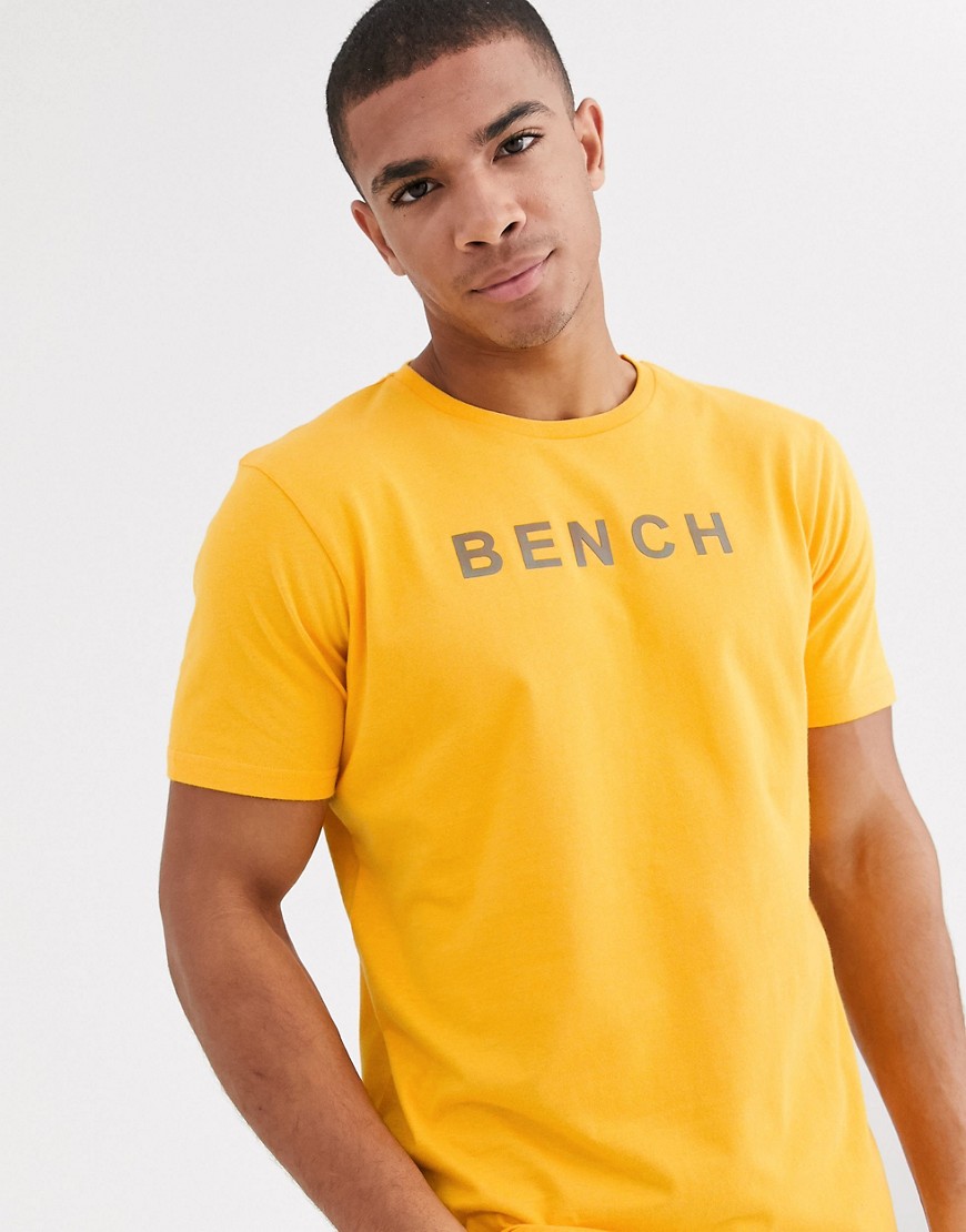 Bench - T-shirt oversize giallo dorato con scritta vintage