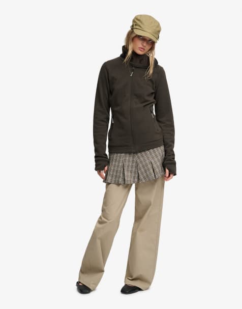 Bench. x Superdry & Co – Besticktes Trainingsoberteil in Black Olive mit Stehkragen - view 1