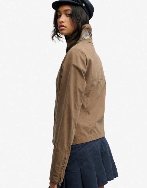 Bench. x Superdry & Co – Hochgeschlossene, samtige Jacke in Chocolate Chip/Moonmist, 3 von 5