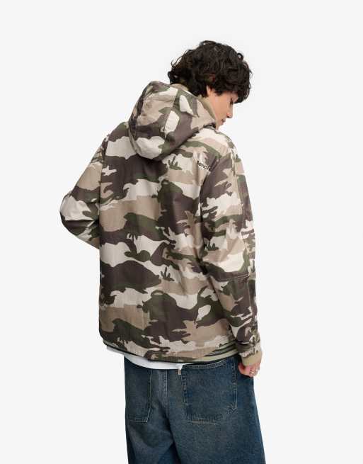 Bench. x Superdry & Co – Jacke aus Ripstop mit Kapuze in Bench.-Military-Muster und Dune, 2 von 5