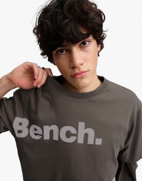 Bench. x Superdry & Co – Kastiges T-Shirt in Black Olive/Moonbeam mit Logo - view 1
