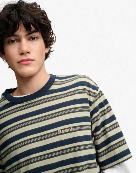Bench. x Superdry & Co – Kastiges T-Shirt in Olivgrün gestreift - view 1