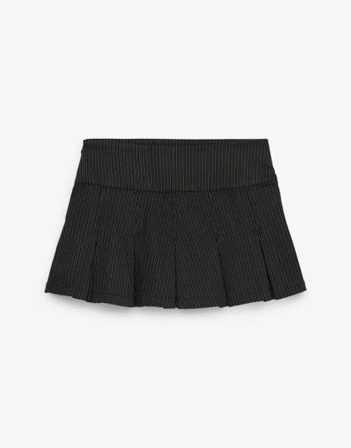 Bench. x Superdry & Co – Mini-Faltenrock in Anthrazit/Moonmist gestreift mit Logo, 2 von 5