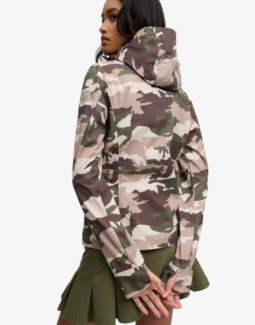 Bench. x Superdry & Co – Ripstop-Jacke in Bench.-Military-Muster/Dune mit Kapuze und Stehkragen, 3 von 5