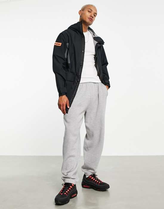 https://images.asos-media.com/products/berghaus-agorax-gortex-jacket-in-black/200849490-3?$n_550w$&wid=550&fit=constrain