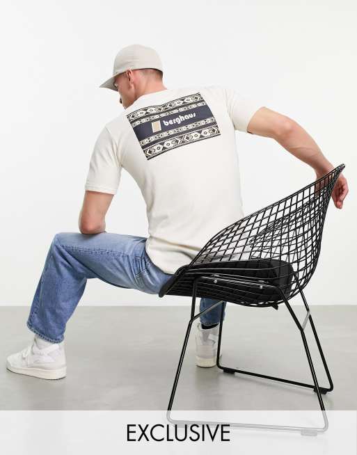 Berghaus – Beżowy T-shirt z blokiem z azteckim wzorem – Tylko w ASOS