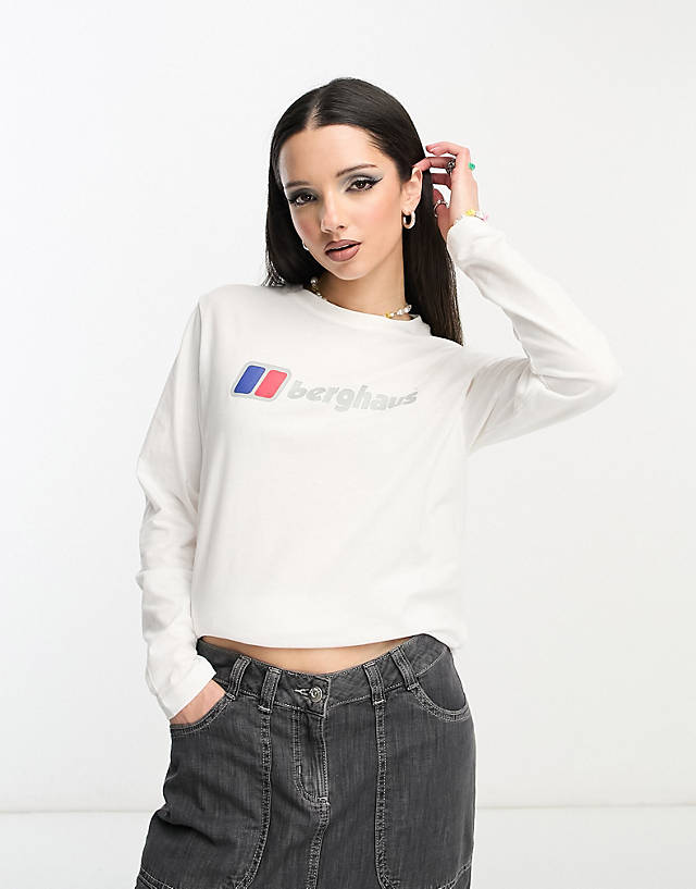 Berghaus - boyfriend fit t-shirt with large classic logo in white