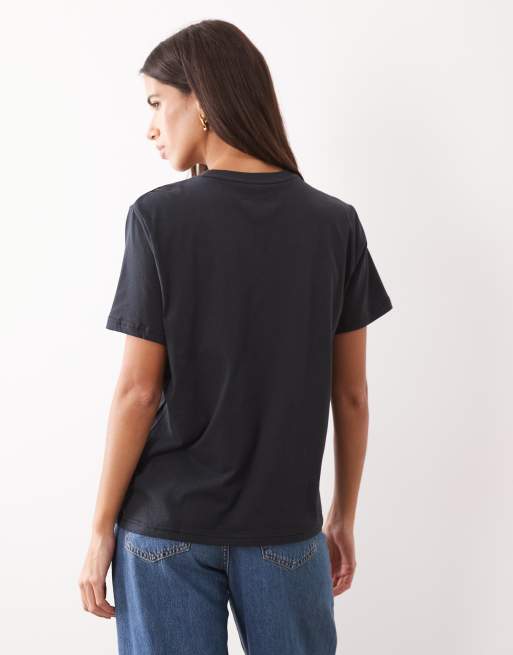 Berghaus Classic logo t-shirt in black, 3 of 4