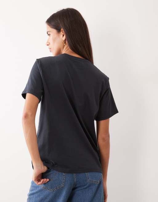 Berghaus Classic xl logo t-shirt in black, 4 of 4