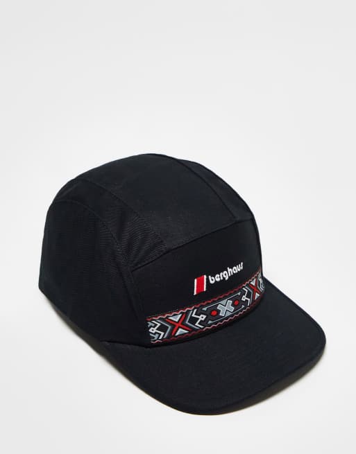 Berghaus – Czarna baseballowa czapka z daszkiem i wstawką we wzór