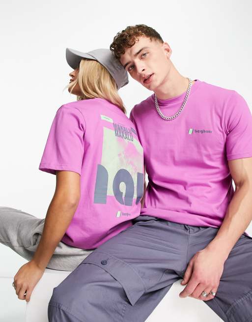 Berghaus – Dean Street Mountain Zine – Różowy T-shirt unisex z nadrukiem na plecach