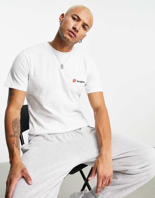 Berghaus Heritage T Shirt in WeiB mit Logo auf Vorder und Ruckseite exklusiv bei ASOS ASOS