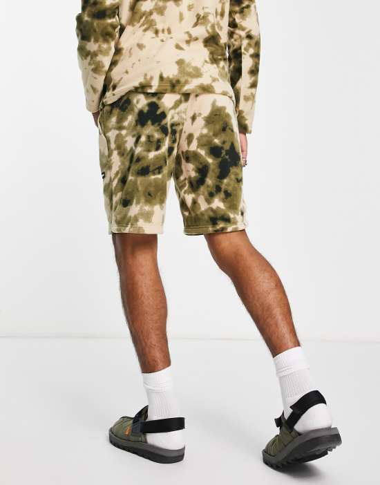https://images.asos-media.com/products/berghaus-polarplus-shorts-in-green-tie-dye/201517228-2?$n_550w$&wid=550&fit=constrain
