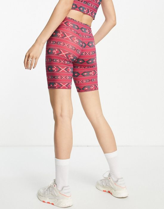 https://images.asos-media.com/products/berghaus-red-point-legging-shorts-in-abstract-print/201607471-2?$n_550w$&wid=550&fit=constrain