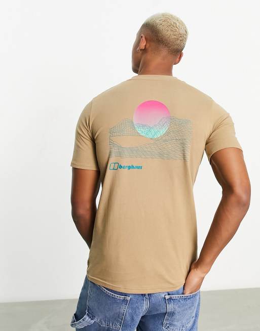 Berghaus - Snowdon - T-shirt met zonprint op de achterkant in lichtbruin
