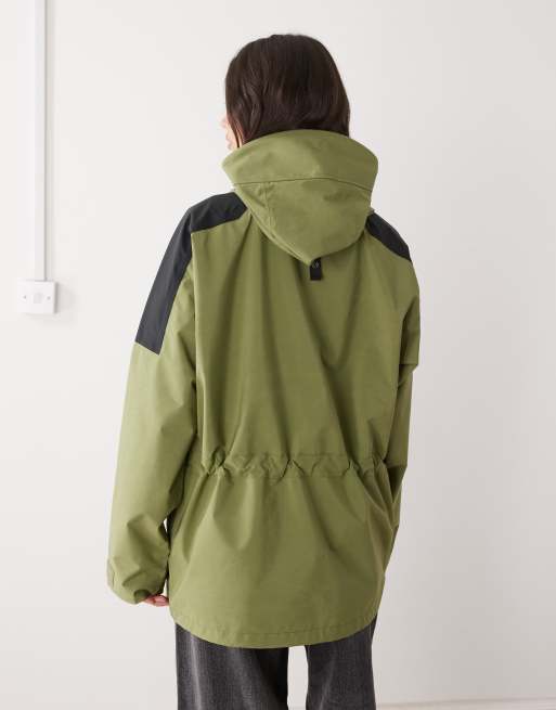 Berghaus Unisex meru mountain gore-tex jacket in green/black | ASOS