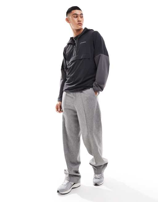 Berghaus Wandermoor over head wind jacket in black and grey