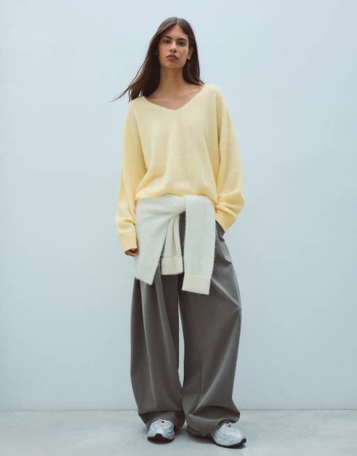 Bershka 100% wool v-neck jumper in yellow, 4 of 6