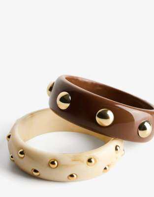 Bershka - 2er-Pack braune, mit Nieten besetzte Armreifen-Brown