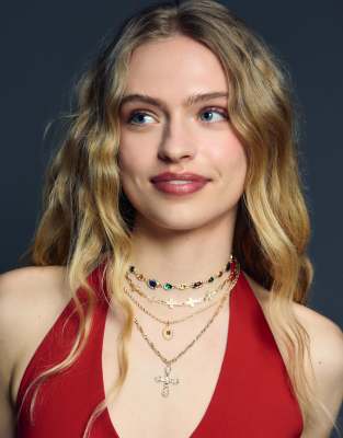 Bershka - 4er-Pack Halsketten in Goldoptik mit Anhänger-Goldfarben