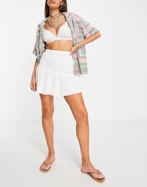 Bershka - Aangerimpelde minirok in wit
