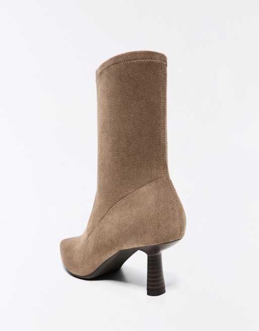 Bershka - Aansluitende enkellaarzen met kittenhak in beige, 3 van 6